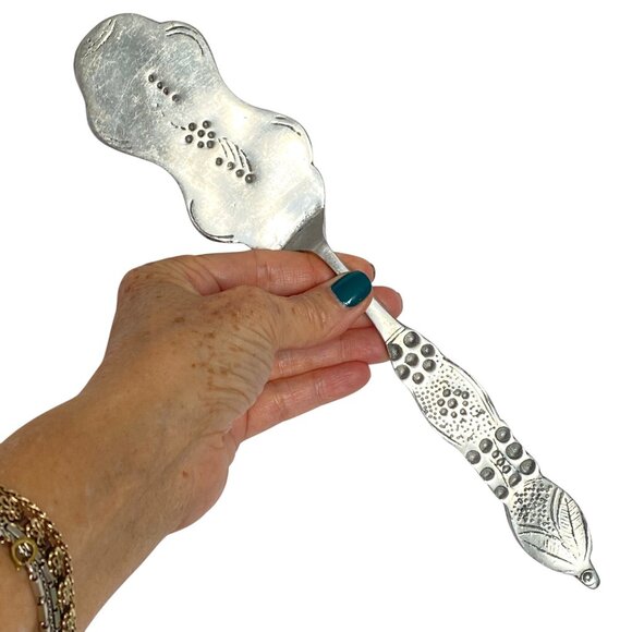 Handcrafted Aluminum Lasagna Knife Server Set With Embossed Floral Design Vtg - Picture 4 of 8